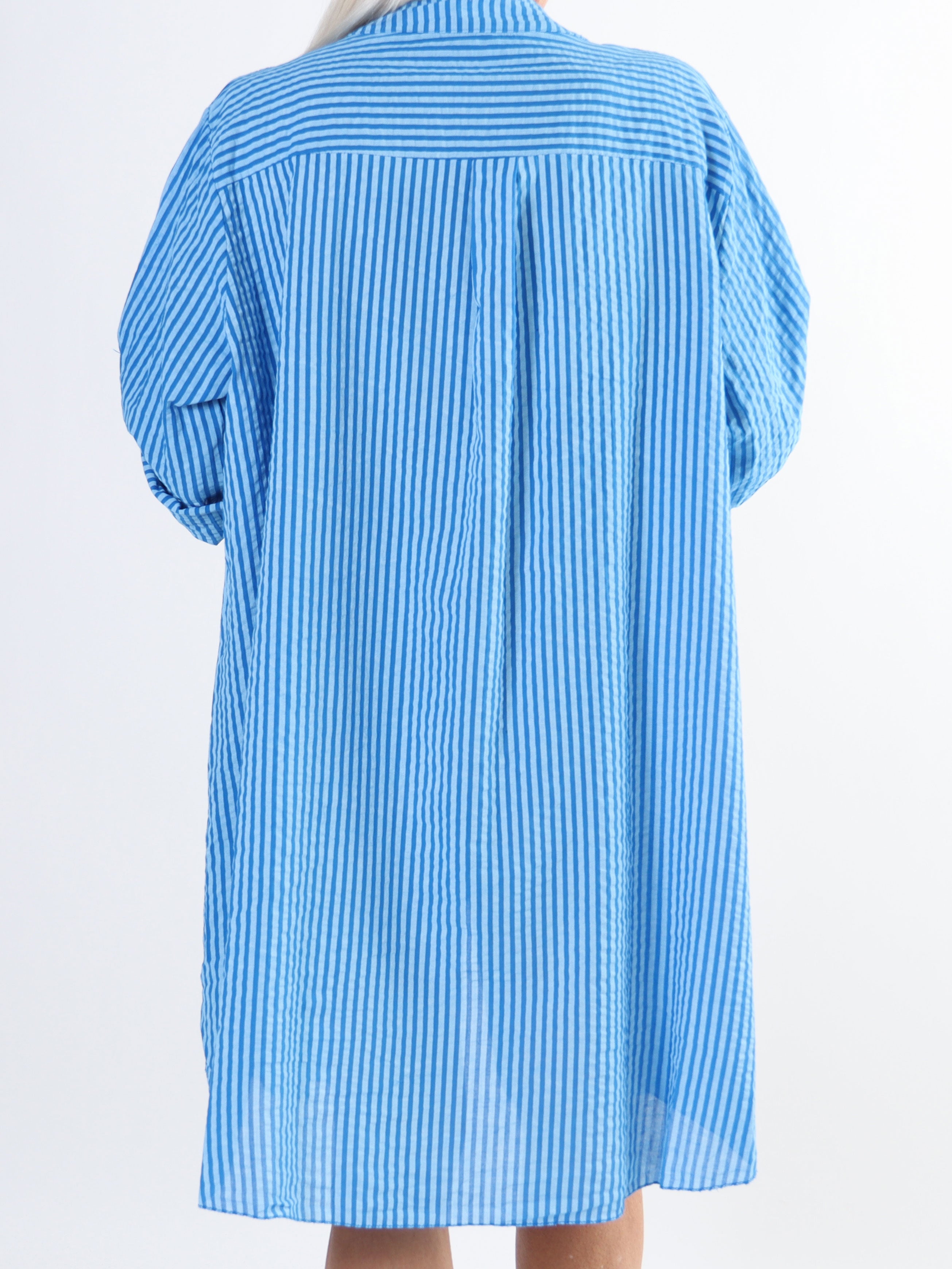 Carmina - Stribet plus size skjorte i bomuld med lommer